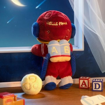 Original POP MART MOLLY Hello, Moon 1/8 Action Figure 泡泡玛特MOLLY你好月亮1/8可动人偶娃娃时尚礼物