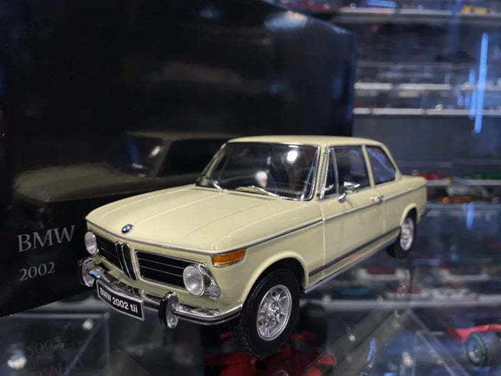 Kyosho 08543ML BMW 2002Tii 1972 Cream 1/18