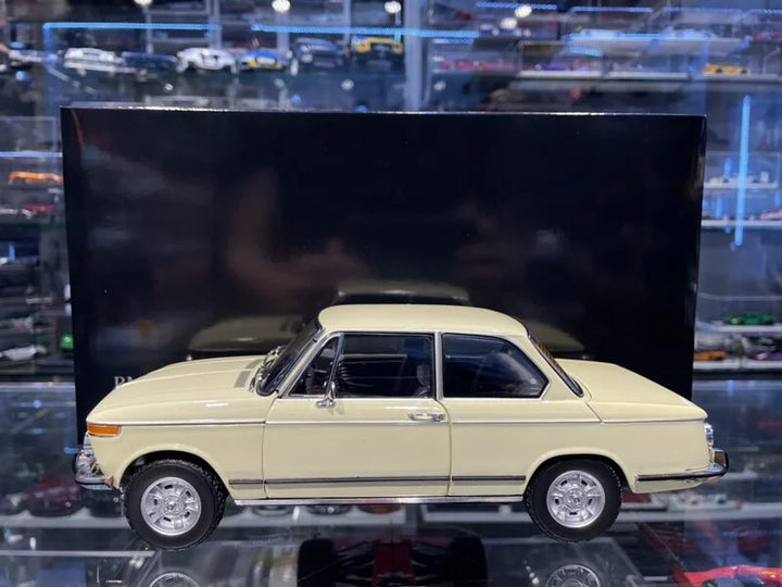 Kyosho 08543ML BMW 2002Tii 1972 Cream 1/18