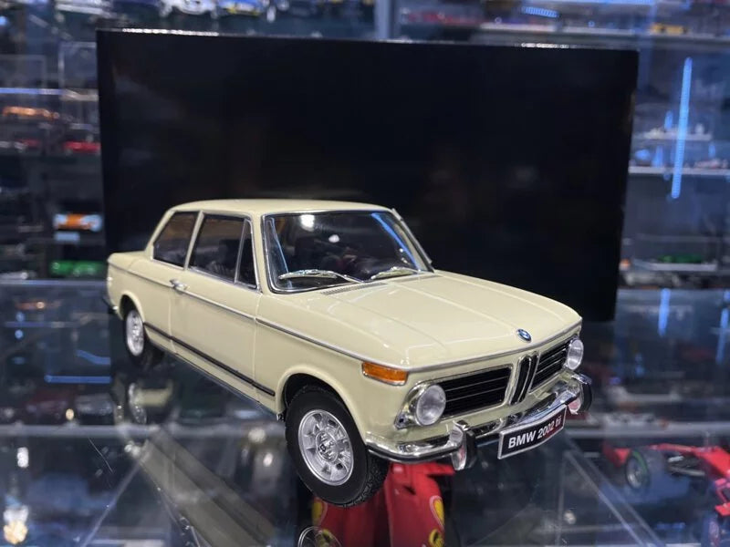 Kyosho 08543ML BMW 2002Tii 1972 Cream 1/18