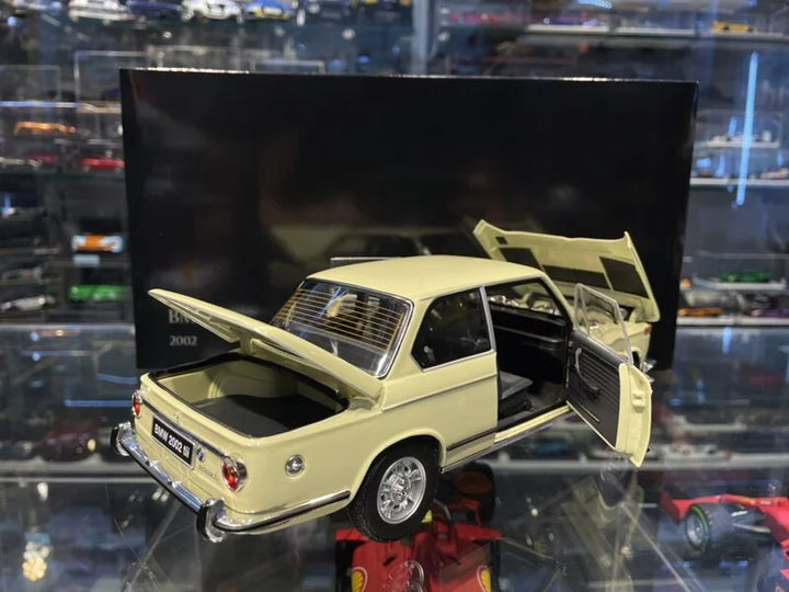 Kyosho 08543ML BMW 2002Tii 1972 Cream 1/18