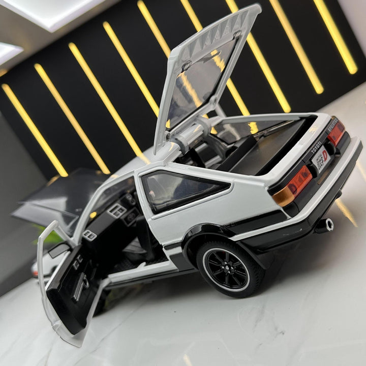 Welly 1:24 Initial D Toyota AE86 Diecast Model with Sound, Light (Classic Edition)