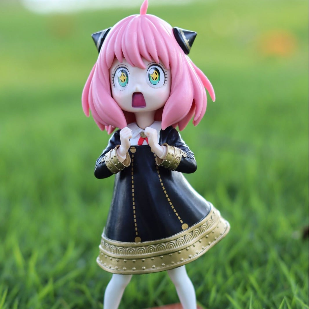 Spy x Family Dominator Series - Anya Kicking Water with Starry Eyes Anime Figure