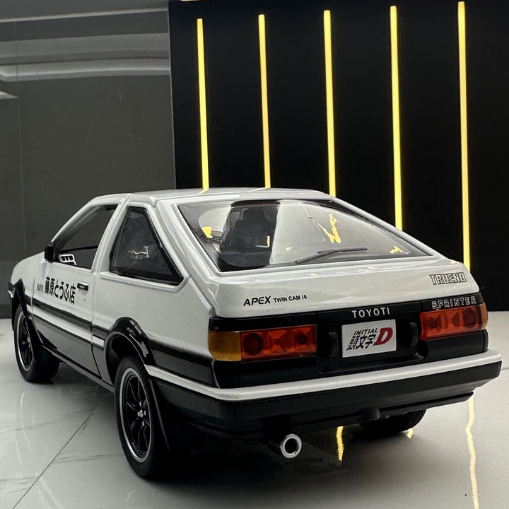 Welly 1:24 Initial D Toyota AE86 Diecast Model with Sound, Light (Classic Edition)