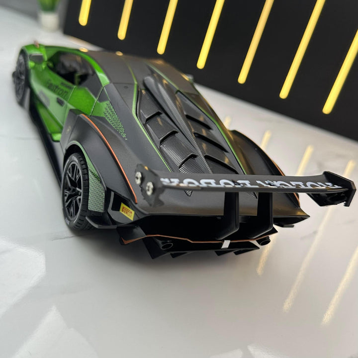 Welly 1:24 Lamborghini Essenza SCV12 /SVJ63 Diecast Model Collectibles Car Toys Model