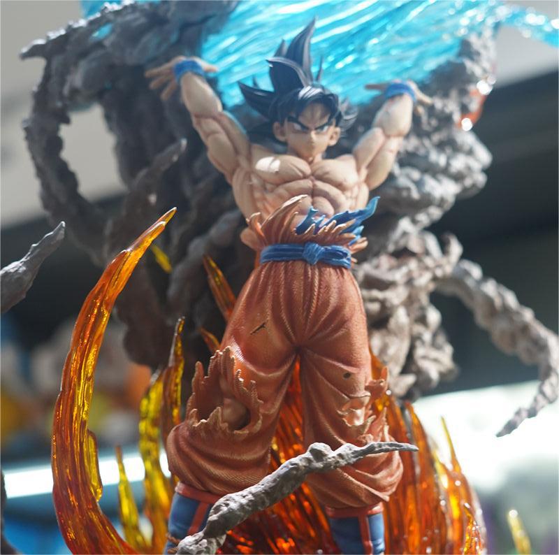 Dragon Ball Z Energy Sphere Goku Statue (60cm) - Glow-in-the-Dark Edition