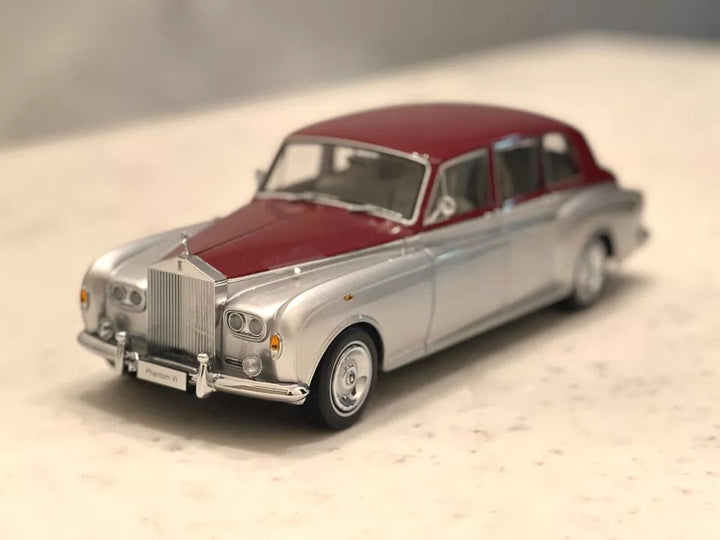 Kyosho Rolls Royce Phantom 1/18 VI EWB 1968 Silver Red Diecast Model by Kyosho 08905SR