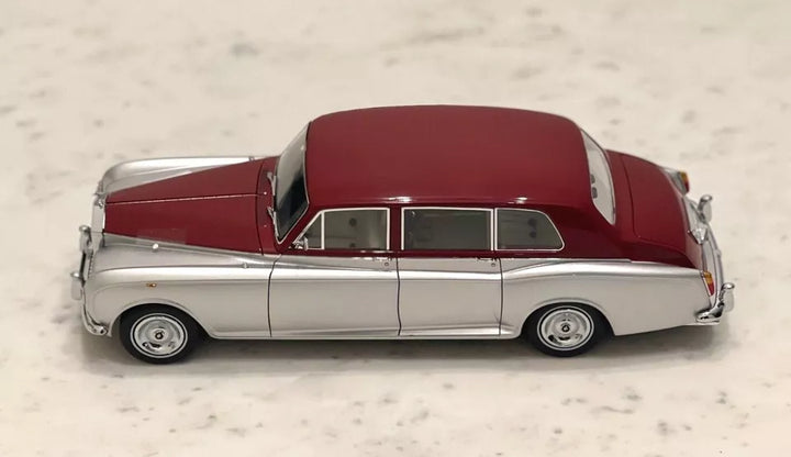 Kyosho Rolls Royce Phantom 1/18 VI EWB 1968 Silver Red Diecast Model by Kyosho 08905SR